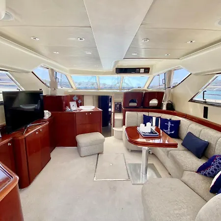 보트호텔 Lares Yachting