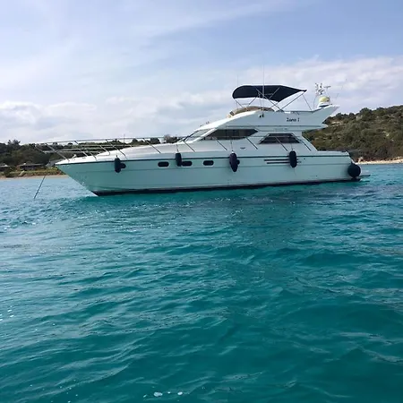 보트호텔 Lares Yachting